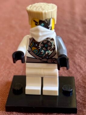 RARE: LEGO NINJAGO "Zane (Techno Robe) - Rebooted, Battle Damage" njo0085